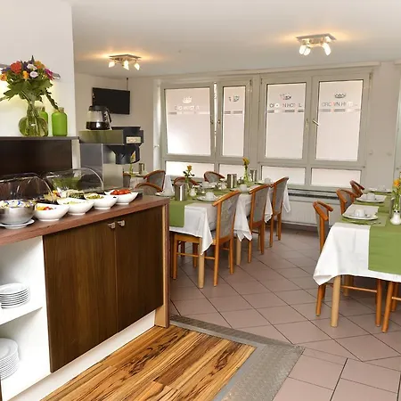 Crown Hotel 2*