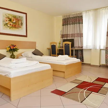Crown Hotel 2*