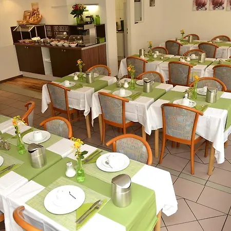 Hotel Crown Frankfurt nad Mohanem